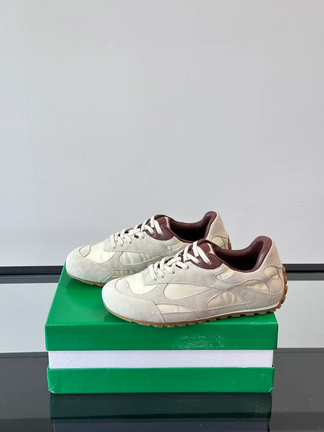 p600 "Bv" new orbit👫 casual sneakers for couples, the retro style of the millennium is so handsome, a super cool fashion item, the most important thing is that it feels incomparably comfortable on the feet, and the design style is also perfect. It will definitely be the one you wear most in daily life, original development, high quality presentation! Size: 35-45 (men’s size 38.45 customized)